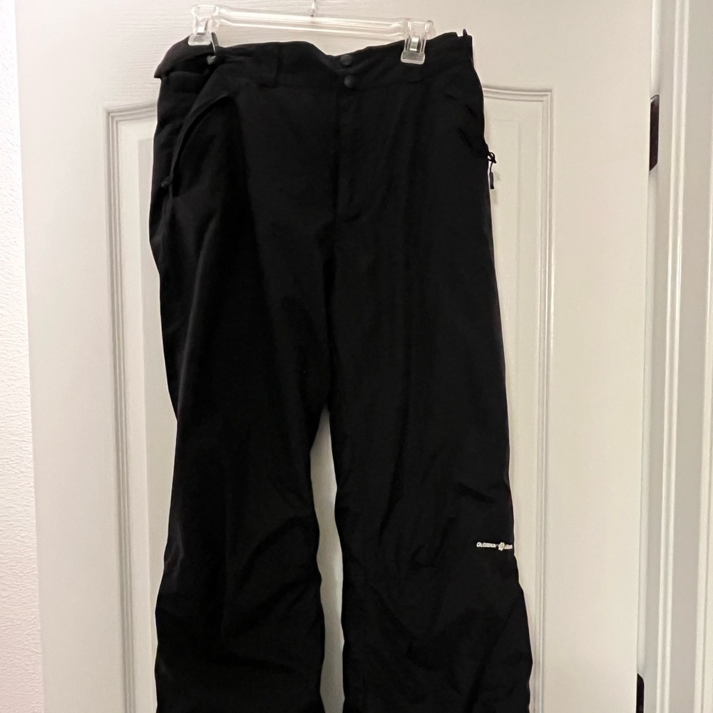 Woman’s Outdoor Gear Black Snow  Pants.